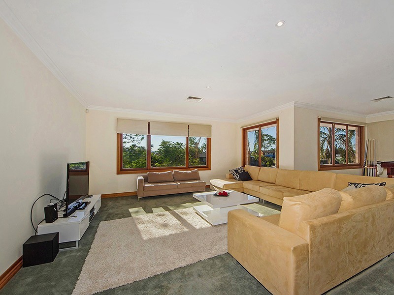 14 Nootka Court, Broadbeach Waters QLD 4218