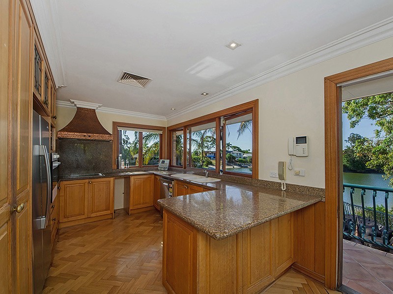 14 Nootka Court, Broadbeach Waters QLD 4218