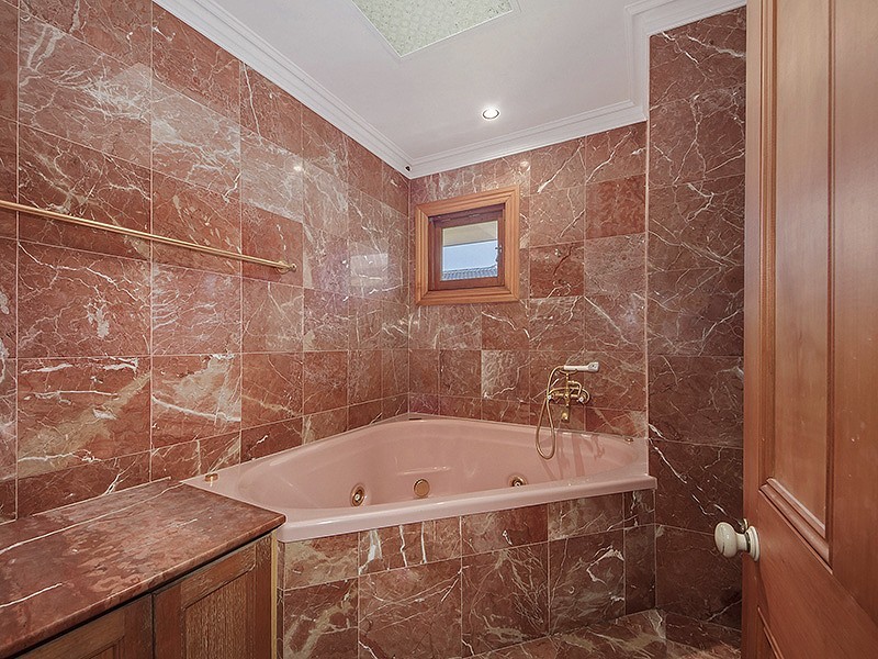14 Nootka Court, Broadbeach Waters QLD 4218