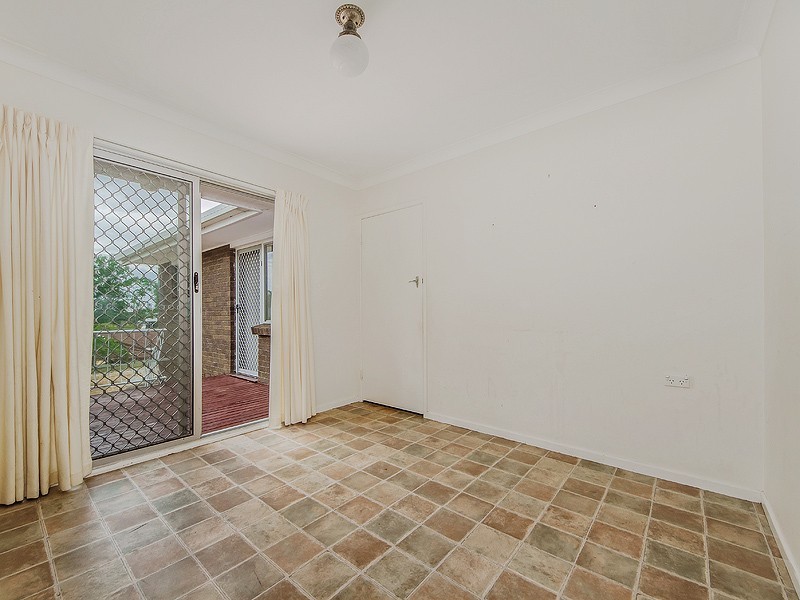 15 Hillview Parade, Ashmore QLD 4214