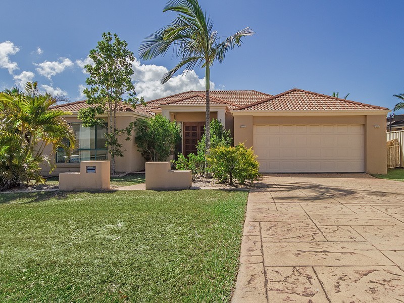 8 Zeller Crescent, Arundel QLD 4214
