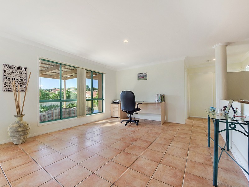8 Zeller Crescent, Arundel QLD 4214