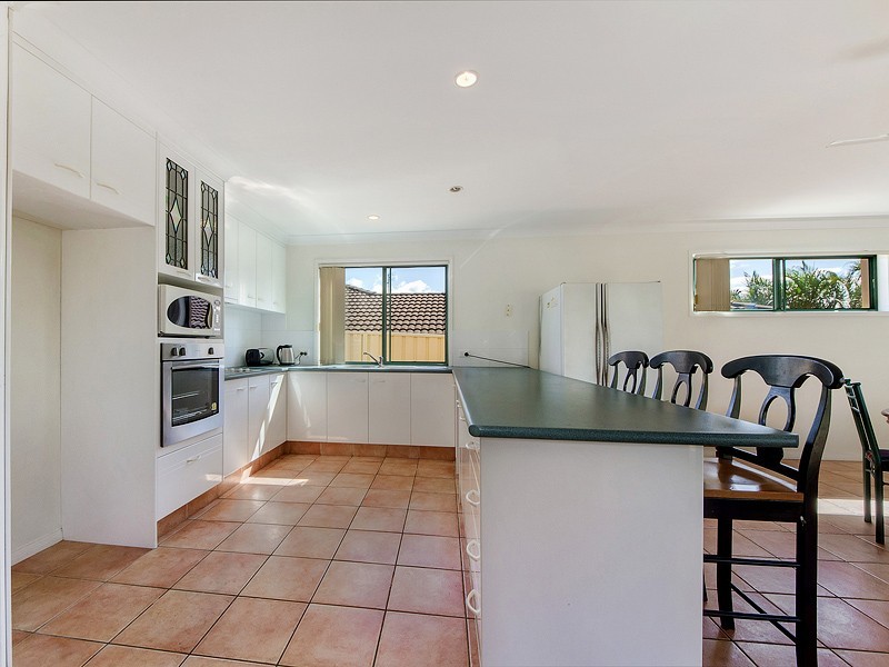 8 Zeller Crescent, Arundel QLD 4214