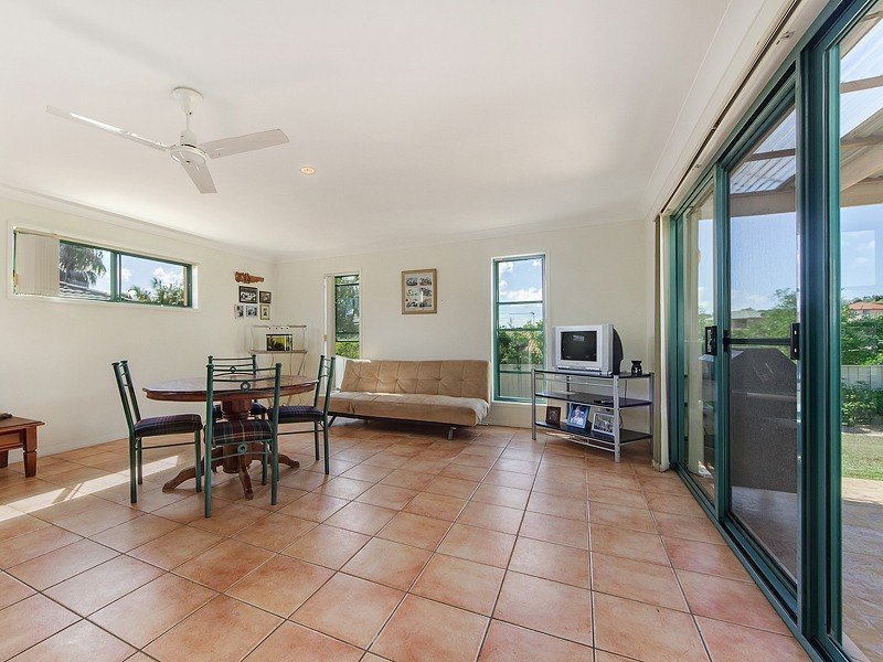 8 Zeller Crescent, Arundel QLD 4214