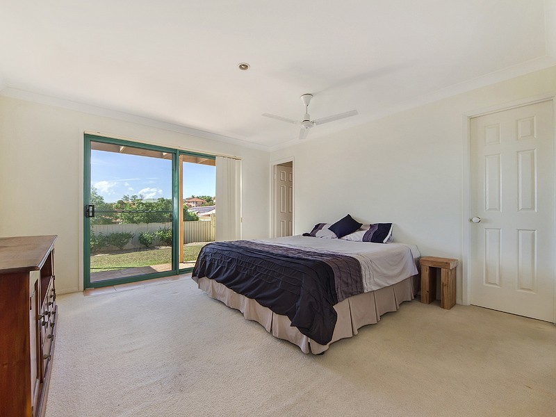 8 Zeller Crescent, Arundel QLD 4214