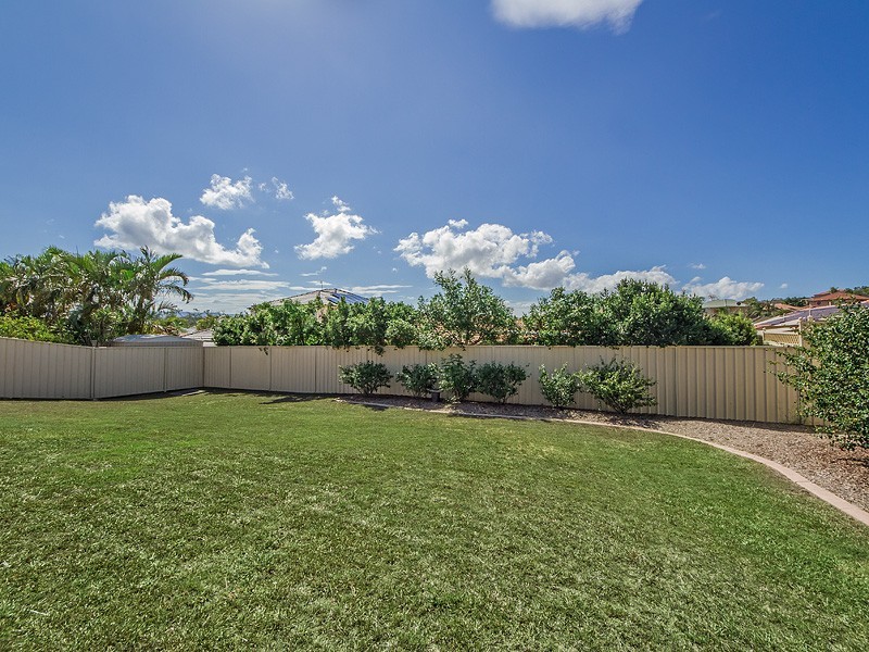8 Zeller Crescent, Arundel QLD 4214