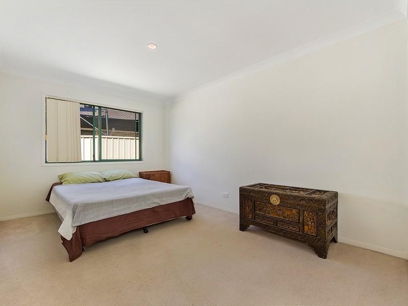 8 Zeller Crescent, Arundel QLD 4214