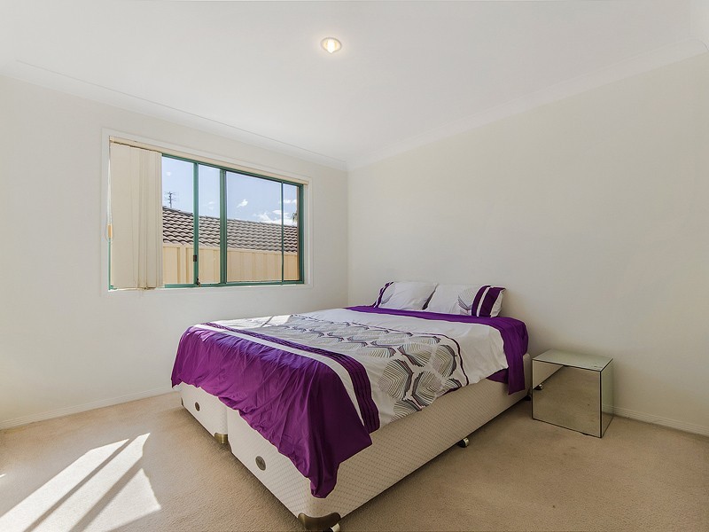 8 Zeller Crescent, Arundel QLD 4214