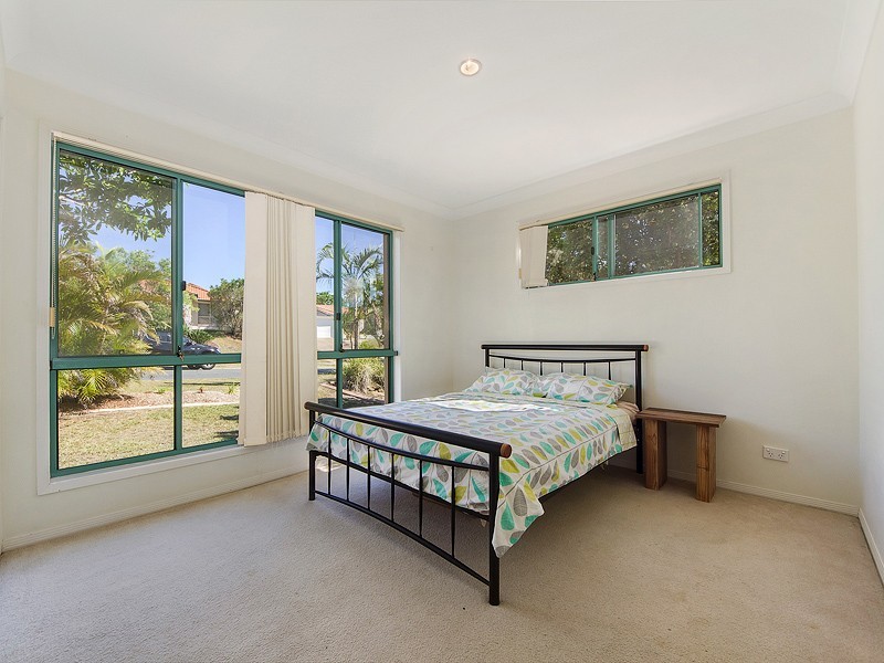 8 Zeller Crescent, Arundel QLD 4214