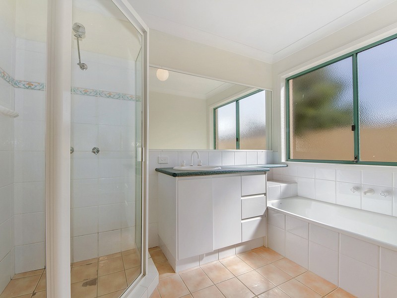 8 Zeller Crescent, Arundel QLD 4214