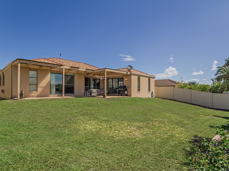 8 Zeller Crescent, Arundel QLD 4214