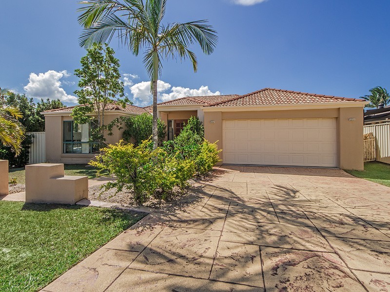 8 Zeller Crescent, Arundel QLD 4214