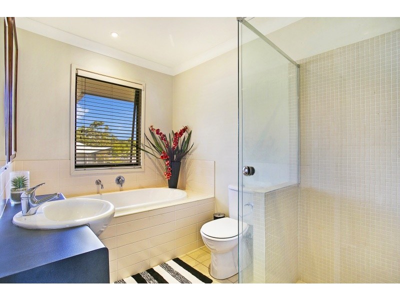 2/18 McPherson Road, Sinnamon Park QLD 4073