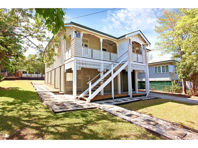 9 The Promenade, Camp Hill QLD 4152