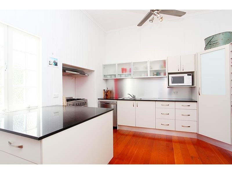 9 The Promenade, Camp Hill QLD 4152