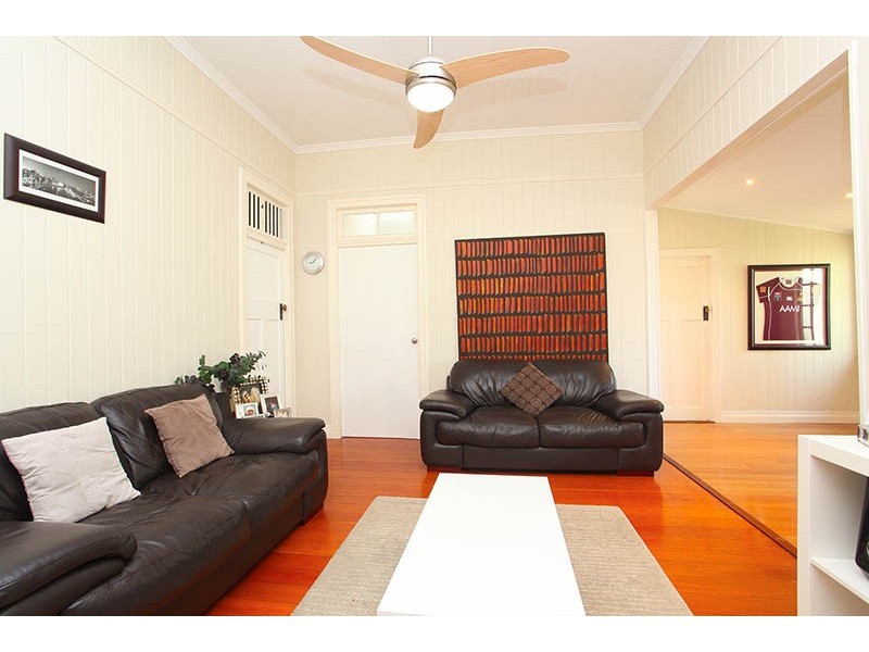 9 The Promenade, Camp Hill QLD 4152