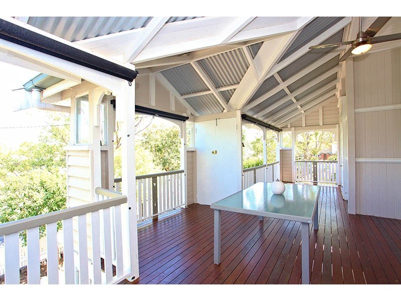 9 The Promenade, Camp Hill QLD 4152