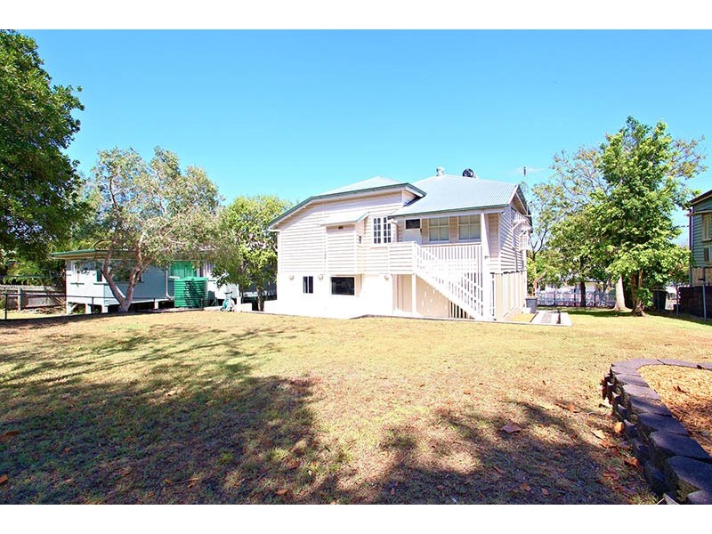 9 The Promenade, Camp Hill QLD 4152