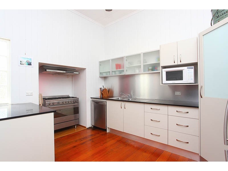 9 The Promenade, Camp Hill QLD 4152