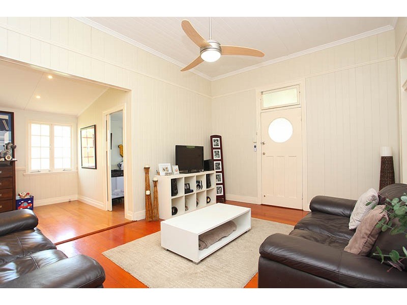 9 The Promenade, Camp Hill QLD 4152