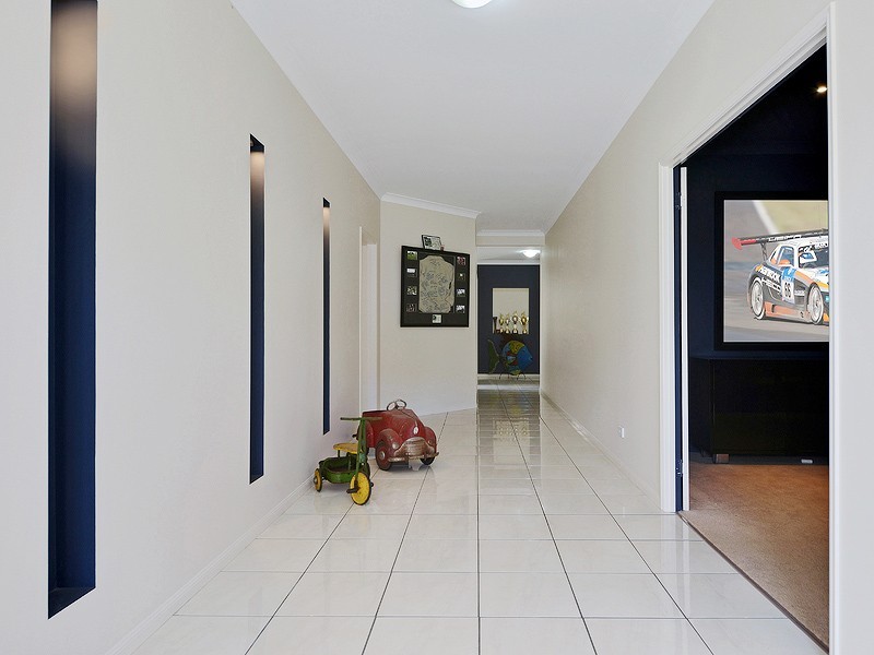 3 Skandia Court, Newport QLD 4020