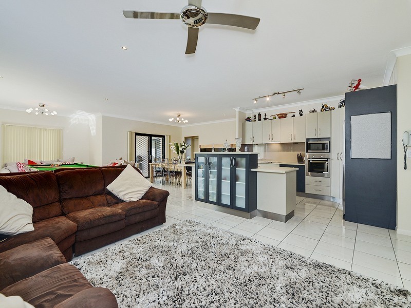 3 Skandia Court, Newport QLD 4020