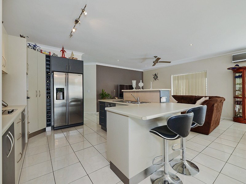 3 Skandia Court, Newport QLD 4020