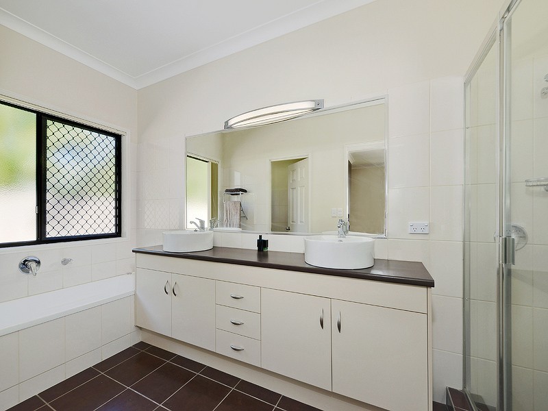 3 Skandia Court, Newport QLD 4020