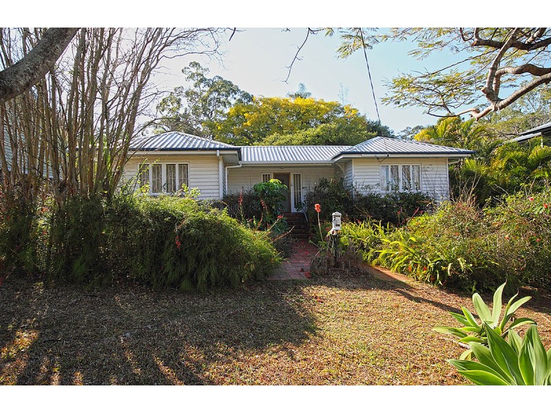 24 Napier Street, St Lucia QLD 4067