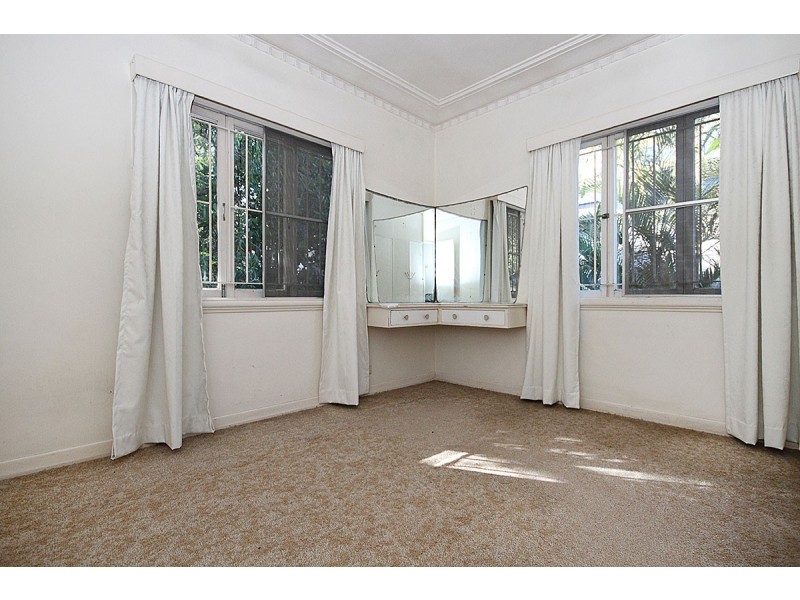 24 Napier Street, St Lucia QLD 4067