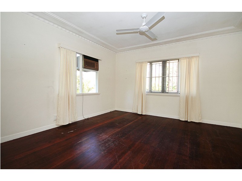 24 Napier Street, St Lucia QLD 4067