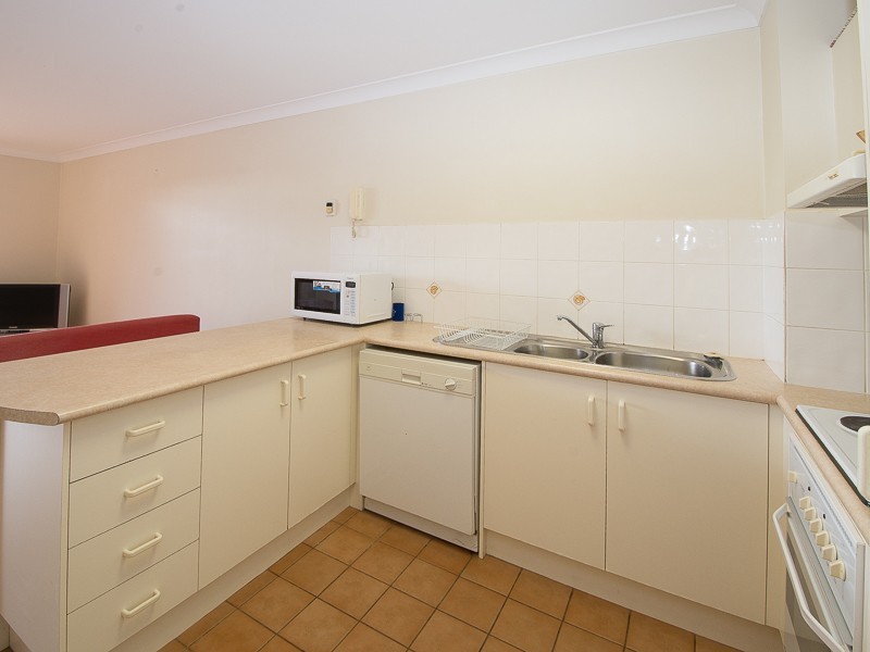 49/45 Pohlman Street, Southport QLD 4215
