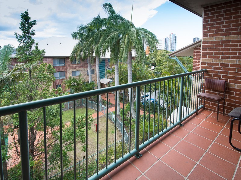 49/45 Pohlman Street, Southport QLD 4215