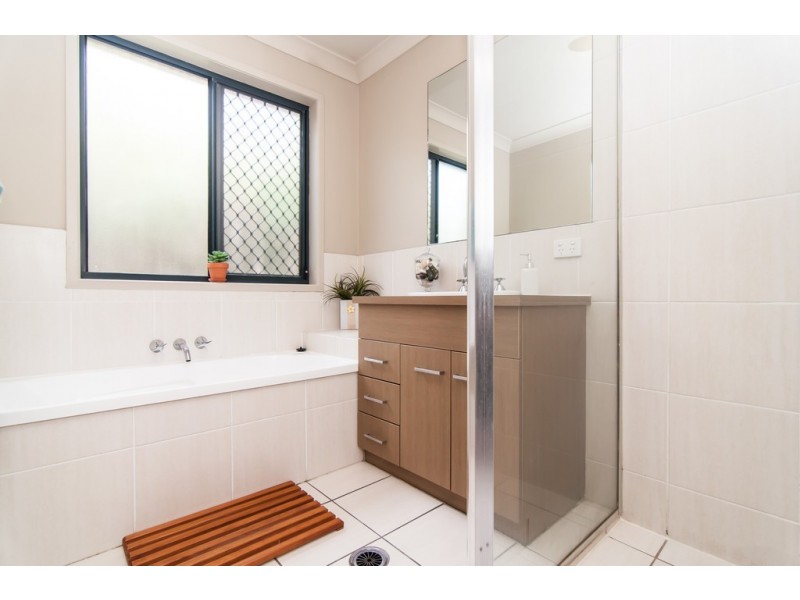 33 Macaranga Crescent, Carseldine QLD 4034