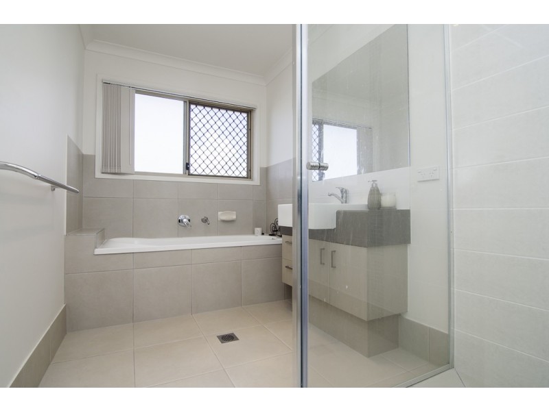1 and 2/9 River Breeze Drive, Griffin QLD 4503