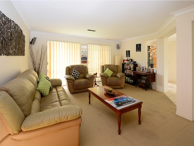 55 Manra Way, Pacific Pines QLD 4211