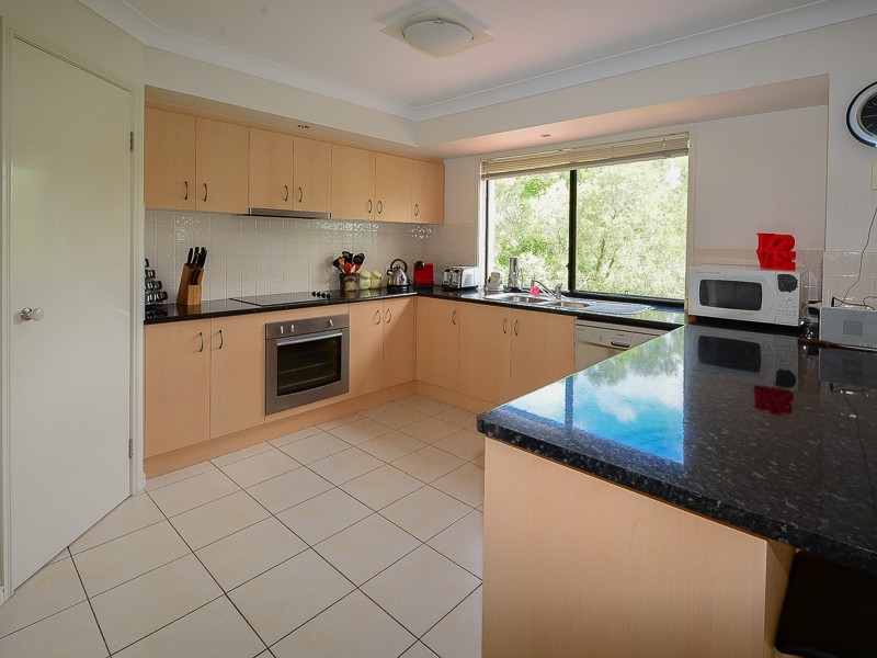 55 Manra Way, Pacific Pines QLD 4211