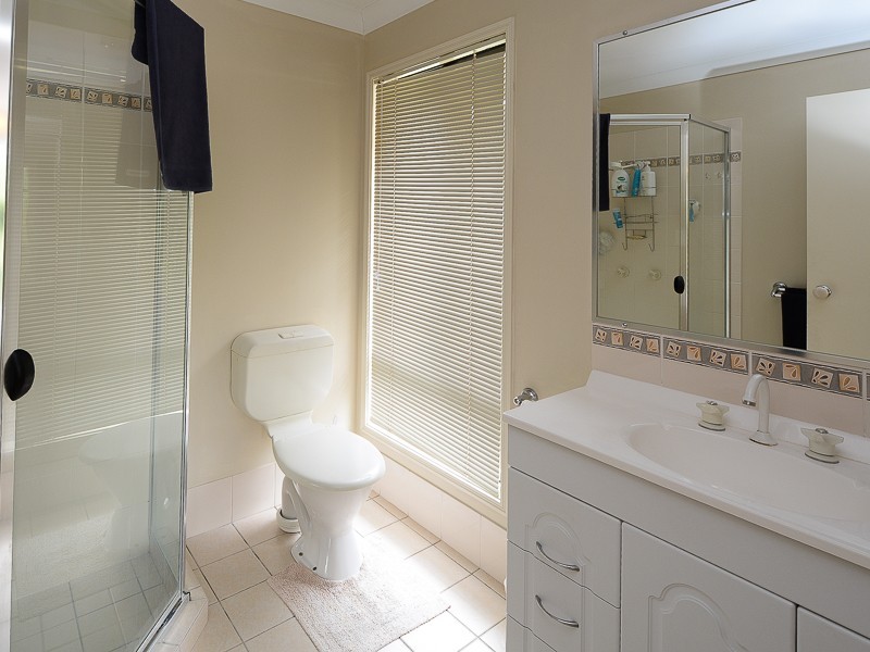 55 Manra Way, Pacific Pines QLD 4211