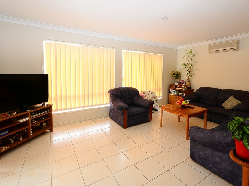 55 Manra Way, Pacific Pines QLD 4211