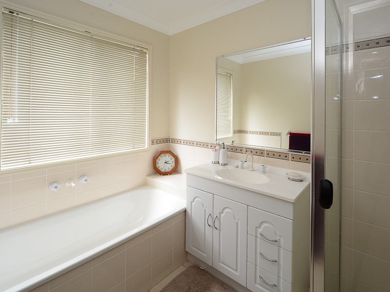 55 Manra Way, Pacific Pines QLD 4211