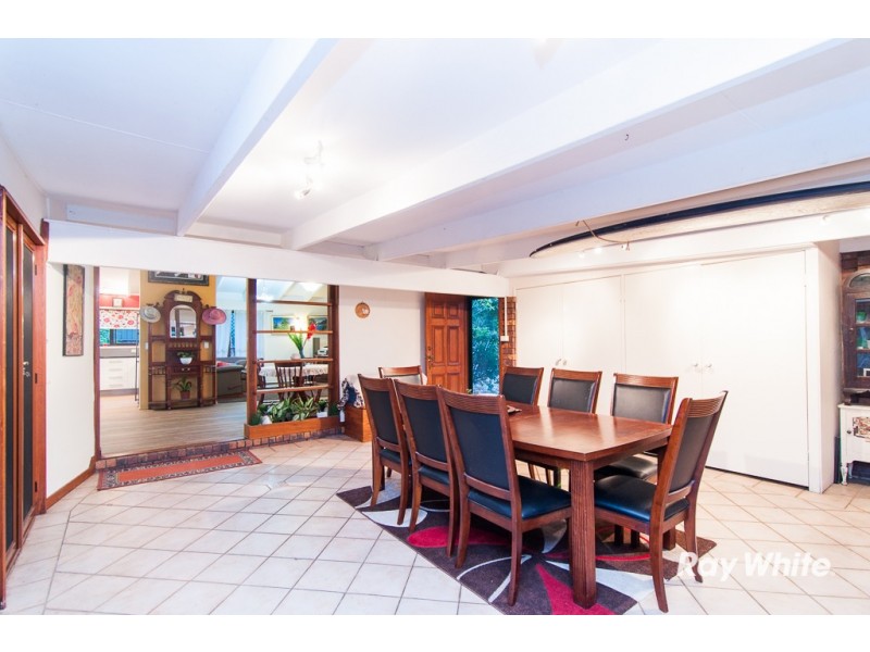 27 Mazzard Street, Bellbowrie QLD 4070