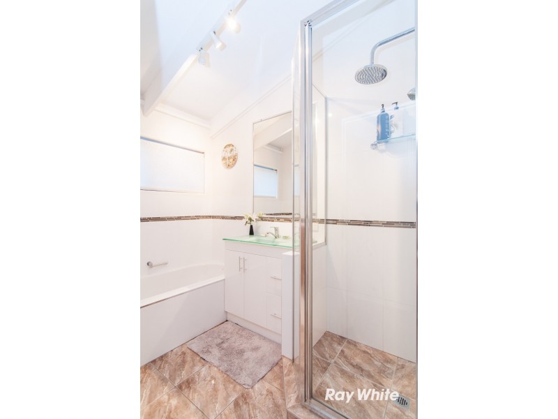 27 Mazzard Street, Bellbowrie QLD 4070