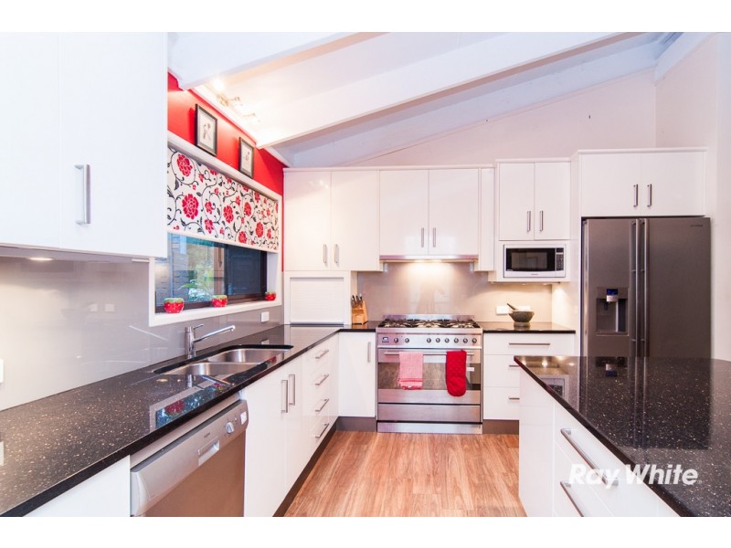 27 Mazzard Street, Bellbowrie QLD 4070