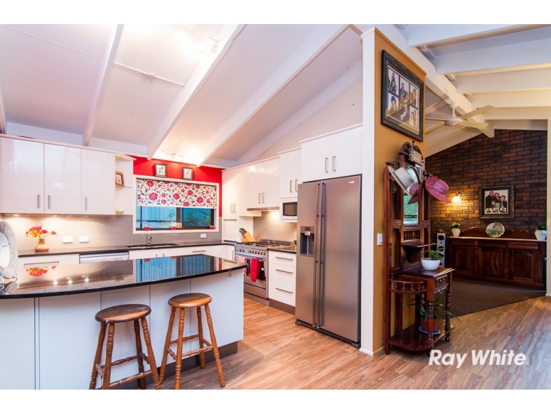 27 Mazzard Street, Bellbowrie QLD 4070