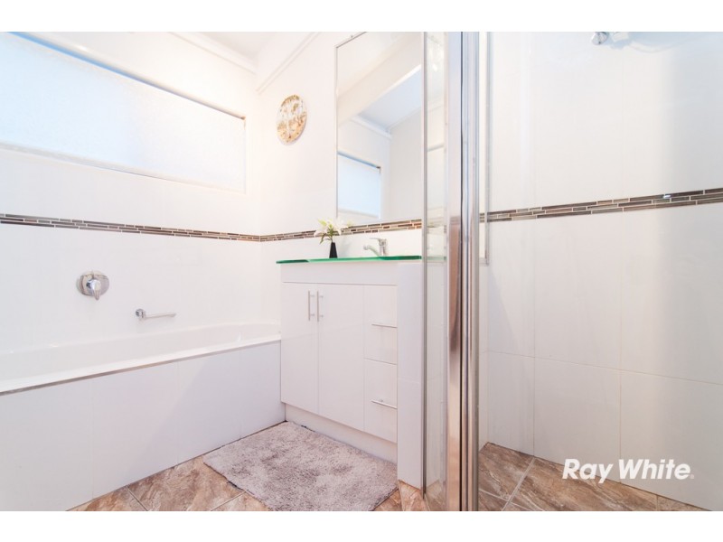 27 Mazzard Street, Bellbowrie QLD 4070