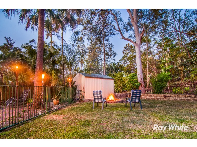 27 Mazzard Street, Bellbowrie QLD 4070