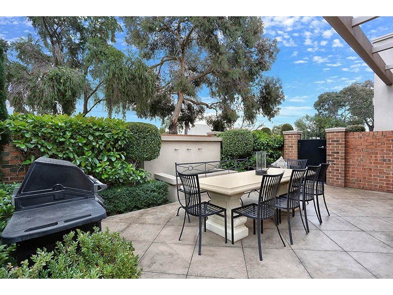 2 Walsh Street, Coburg VIC 3058