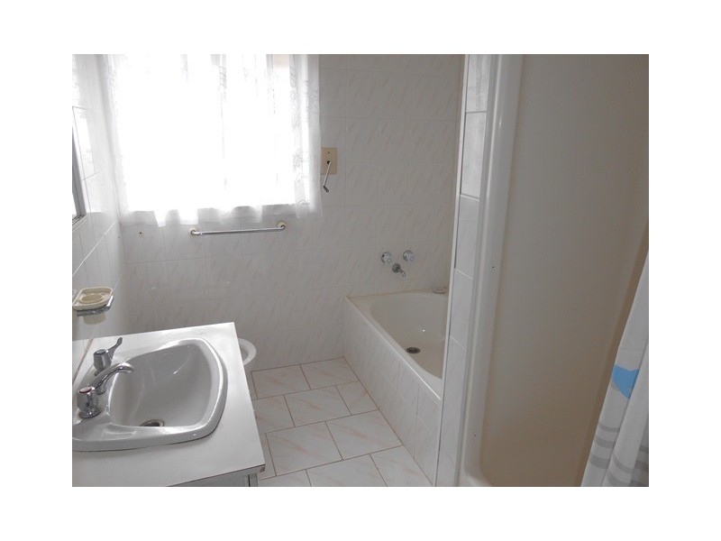 42 Summerhill Road, Reservoir VIC 3073