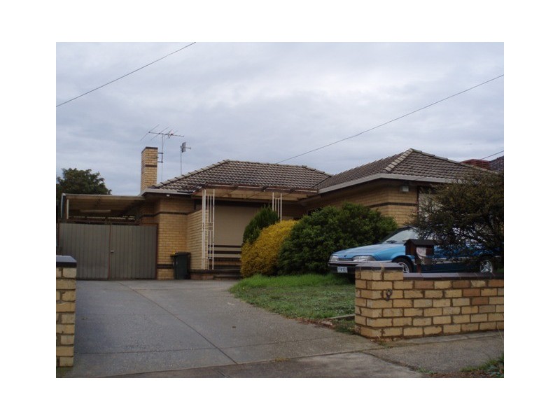 8 Alec Crescent, Fawkner VIC 3060