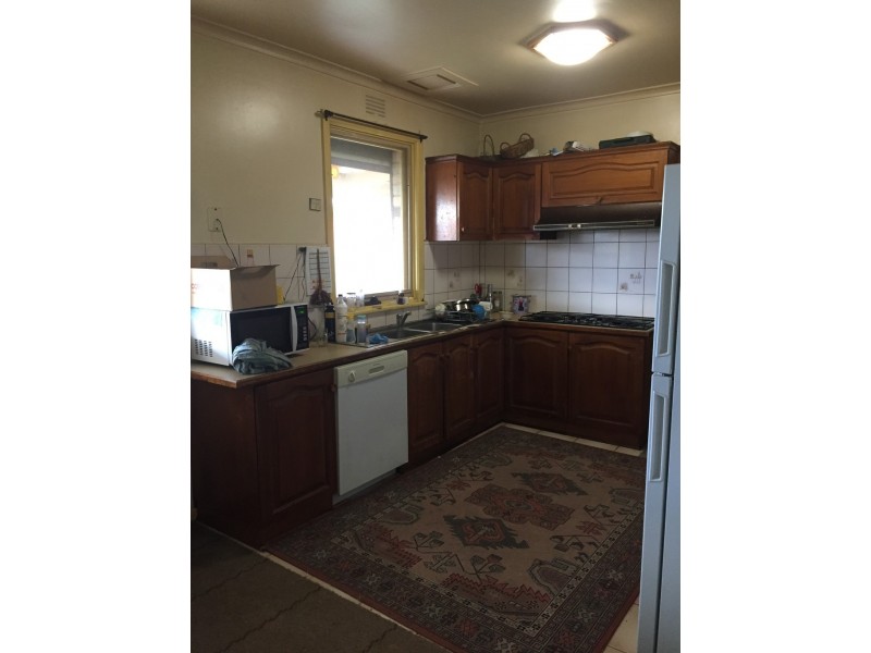 8 Alec Crescent, Fawkner VIC 3060